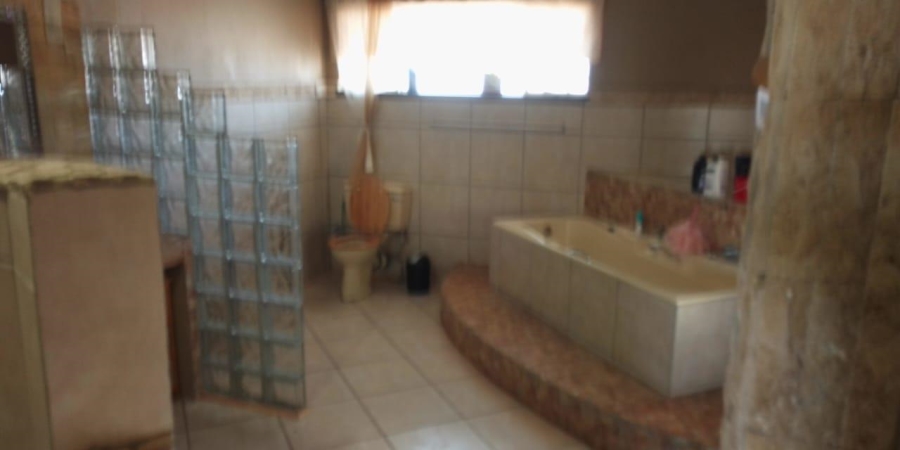 4 Bedroom Property for Sale in Bultfontein Free State